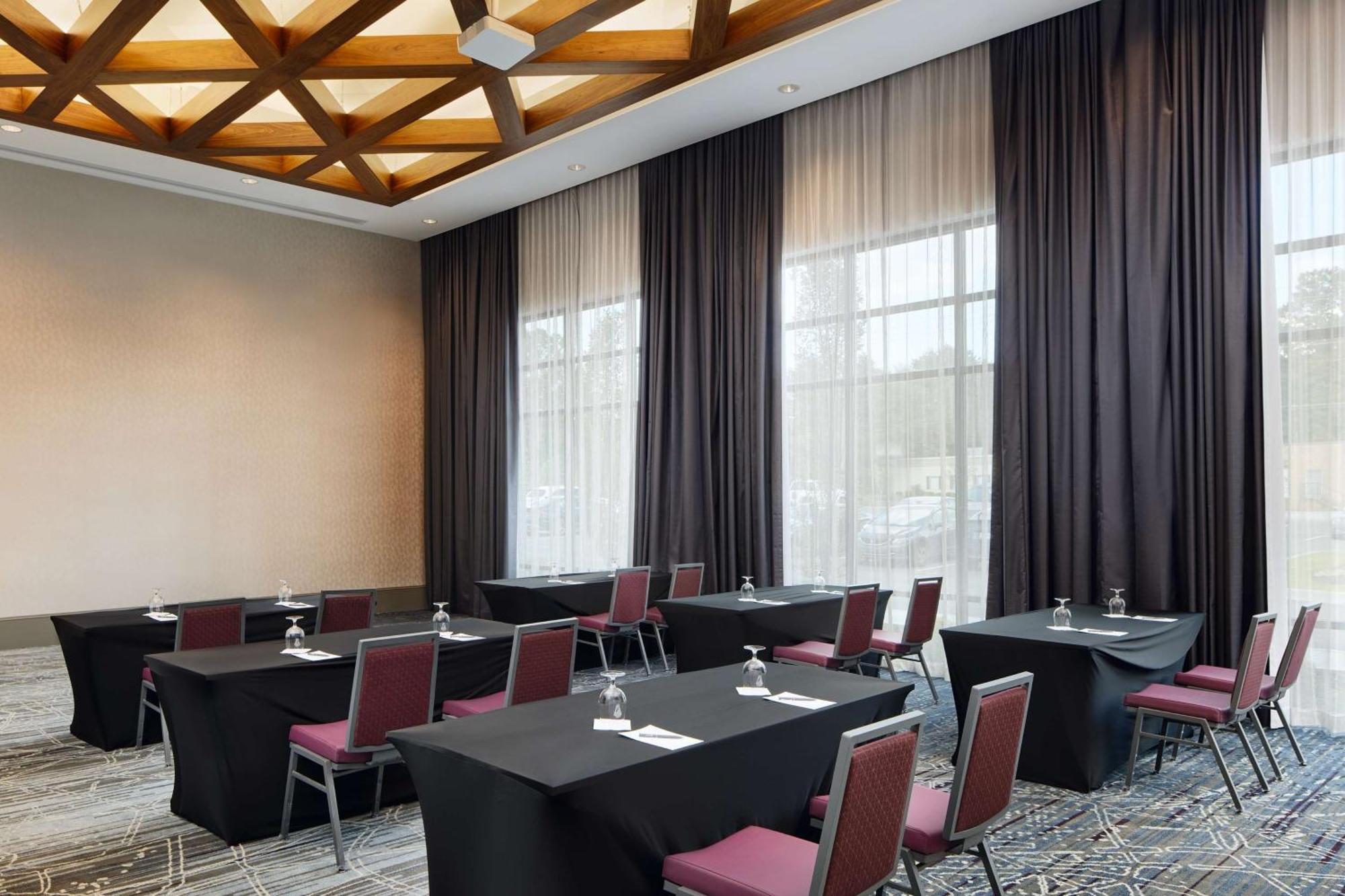 Hapeville Embassy Suites By Hilton Atlanta Airport North מראה חיצוני תמונה